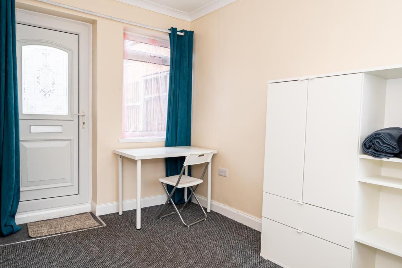 Shirley House 3, Guest House, Self Catering, Self Check In With Smart Locks, Use Of Fully Equipped Kitchen, Close To City Centre, Ideal For Longer Stays, Walking Distance To Bat, 20 Min Drive To Fawley Refinery, Excellent Transport Links Southampton Kültér fotó