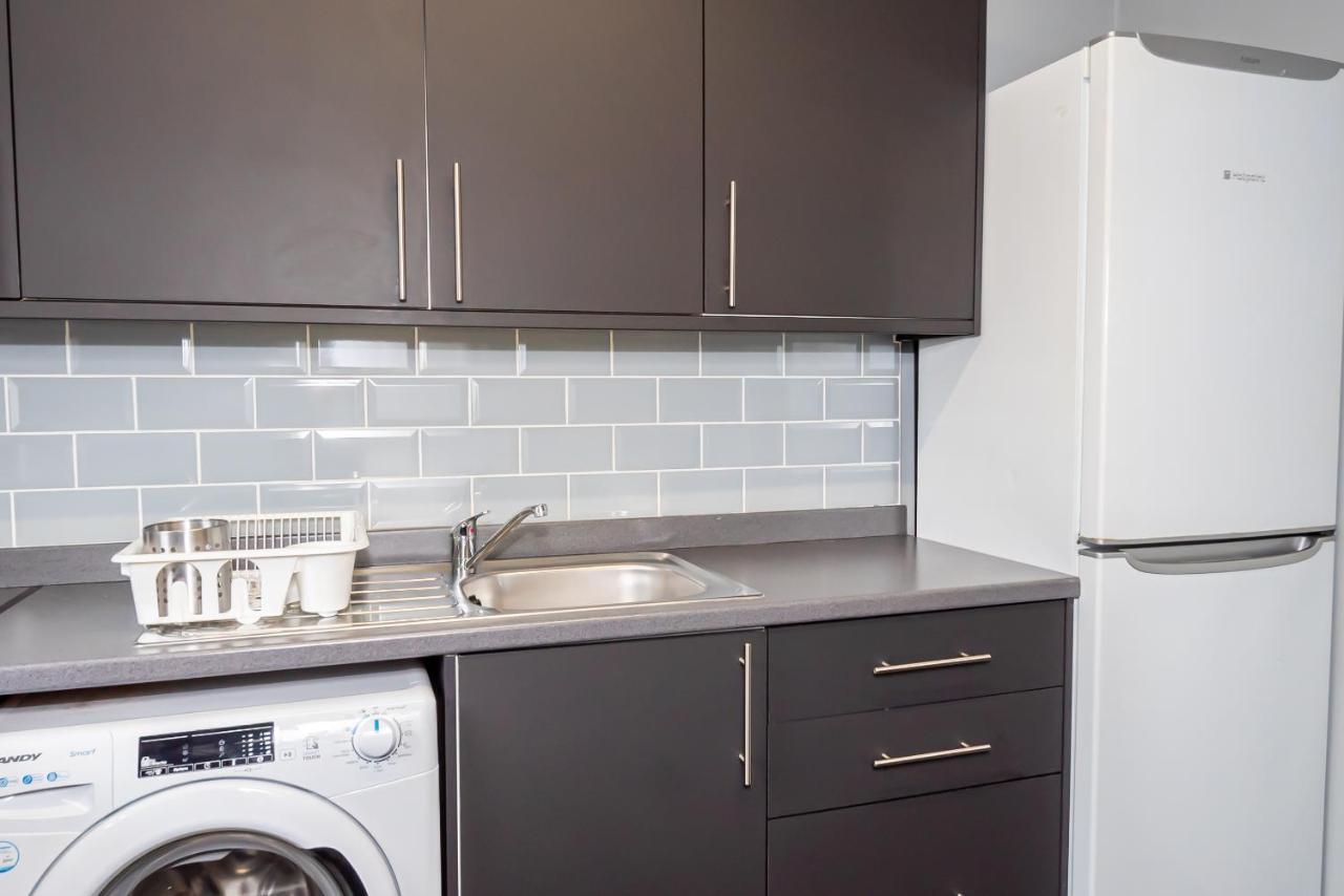 Shirley House 3, Guest House, Self Catering, Self Check In With Smart Locks, Use Of Fully Equipped Kitchen, Close To City Centre, Ideal For Longer Stays, Walking Distance To Bat, 20 Min Drive To Fawley Refinery, Excellent Transport Links Southampton Kültér fotó