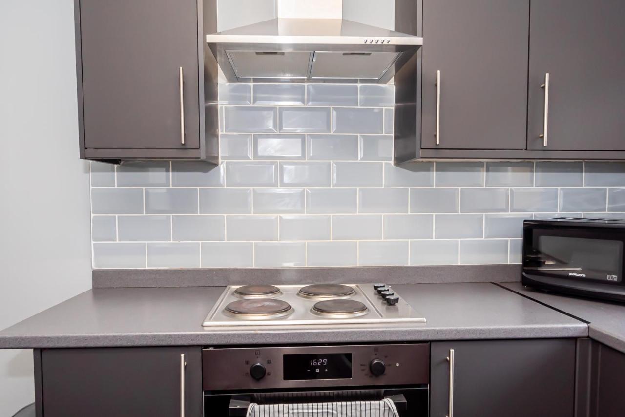 Shirley House 3, Guest House, Self Catering, Self Check In With Smart Locks, Use Of Fully Equipped Kitchen, Close To City Centre, Ideal For Longer Stays, Walking Distance To Bat, 20 Min Drive To Fawley Refinery, Excellent Transport Links Southampton Kültér fotó