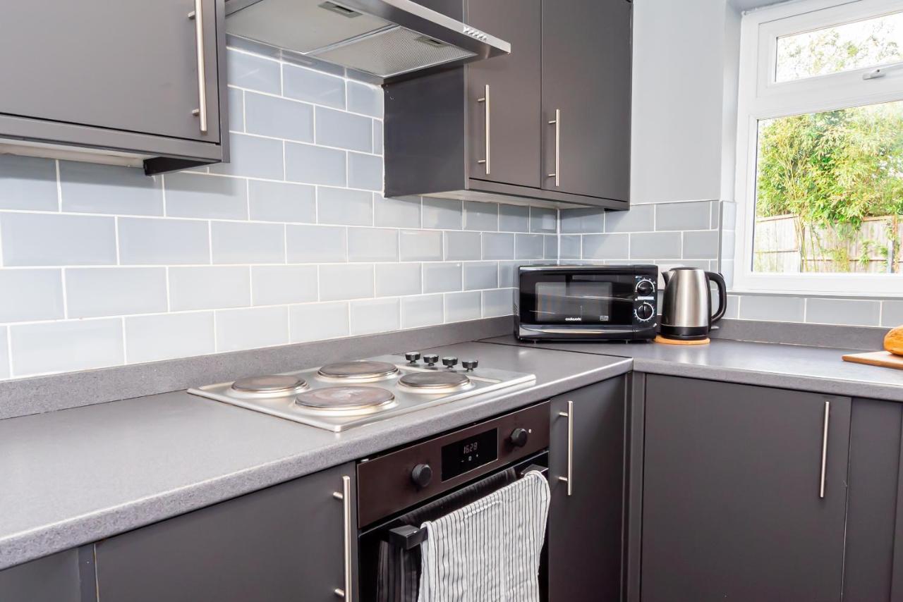 Shirley House 3, Guest House, Self Catering, Self Check In With Smart Locks, Use Of Fully Equipped Kitchen, Close To City Centre, Ideal For Longer Stays, Walking Distance To Bat, 20 Min Drive To Fawley Refinery, Excellent Transport Links Southampton Kültér fotó