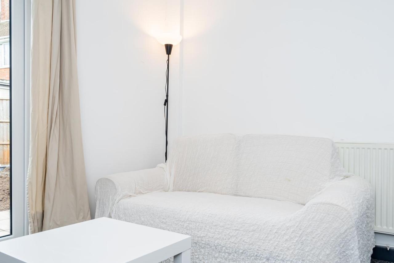 Shirley House 3, Guest House, Self Catering, Self Check In With Smart Locks, Use Of Fully Equipped Kitchen, Close To City Centre, Ideal For Longer Stays, Walking Distance To Bat, 20 Min Drive To Fawley Refinery, Excellent Transport Links Southampton Kültér fotó