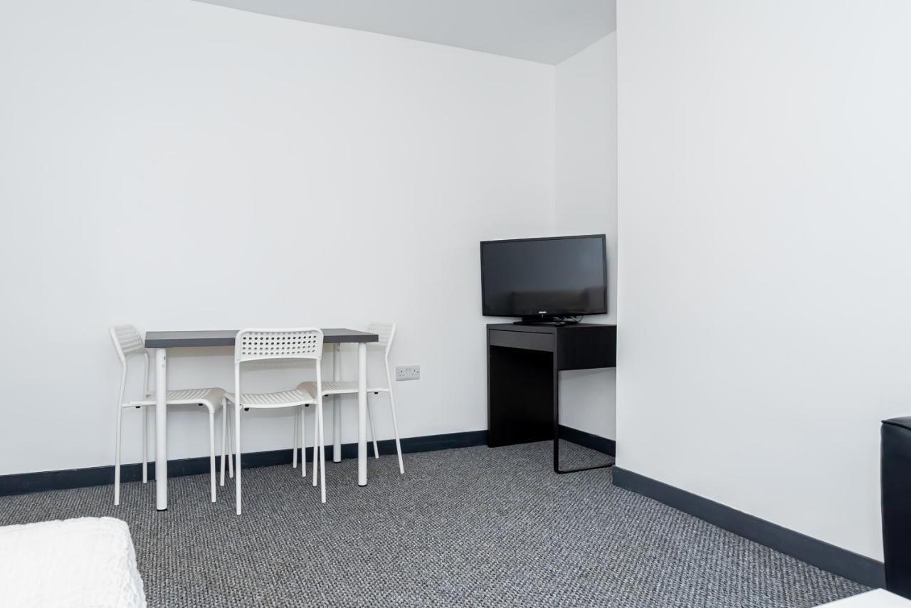 Shirley House 3, Guest House, Self Catering, Self Check In With Smart Locks, Use Of Fully Equipped Kitchen, Close To City Centre, Ideal For Longer Stays, Walking Distance To Bat, 20 Min Drive To Fawley Refinery, Excellent Transport Links Southampton Kültér fotó