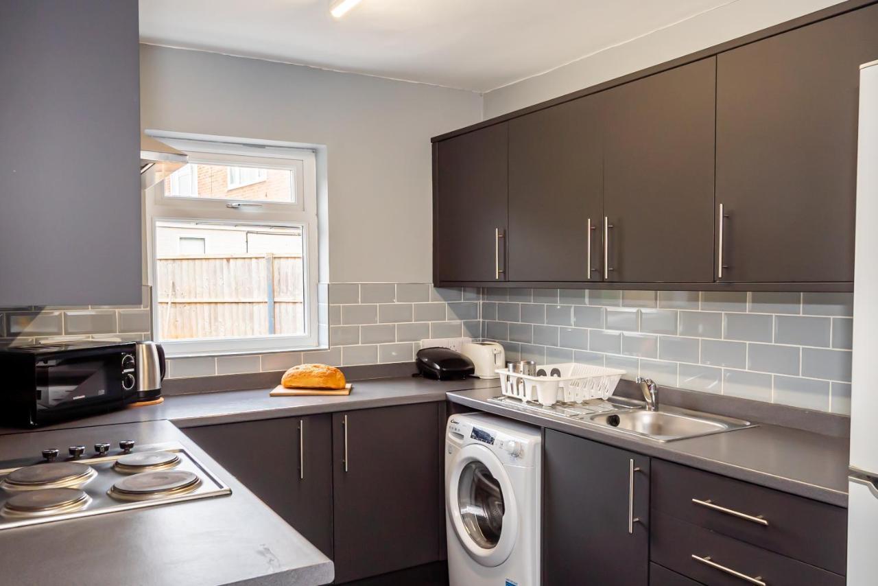 Shirley House 3, Guest House, Self Catering, Self Check In With Smart Locks, Use Of Fully Equipped Kitchen, Close To City Centre, Ideal For Longer Stays, Walking Distance To Bat, 20 Min Drive To Fawley Refinery, Excellent Transport Links Southampton Kültér fotó